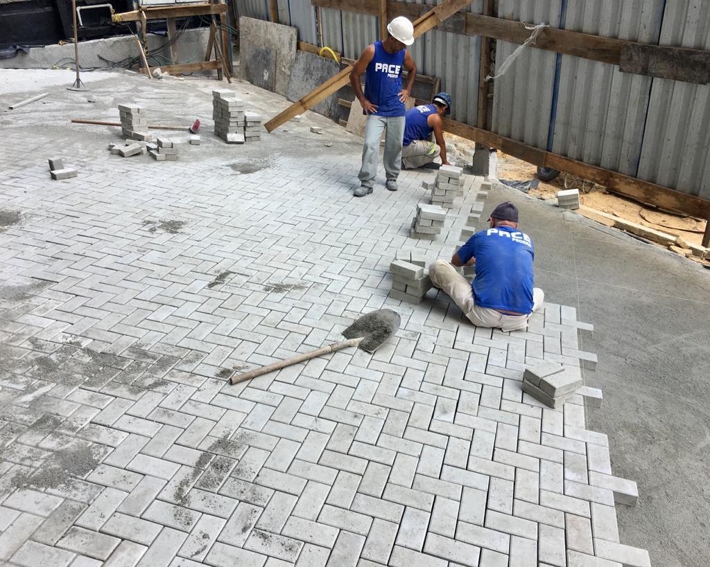 Piso intertravado Pace Pisos e Pedras